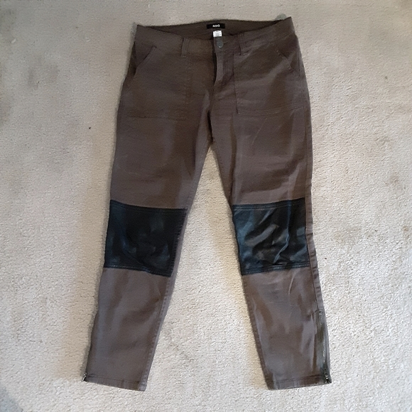 Faux Leather Patch Jeans - Picture 2 of 8